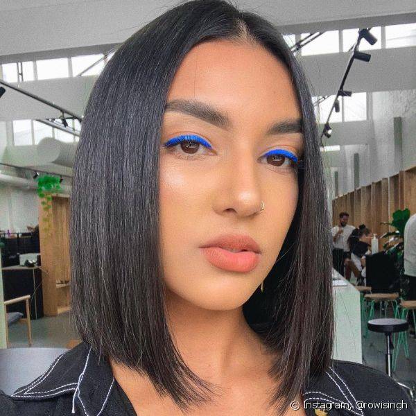 O Classic Blue ? a cor de 2020, veja como usar na maquiagem (Foto: Instagram @rowisingh)